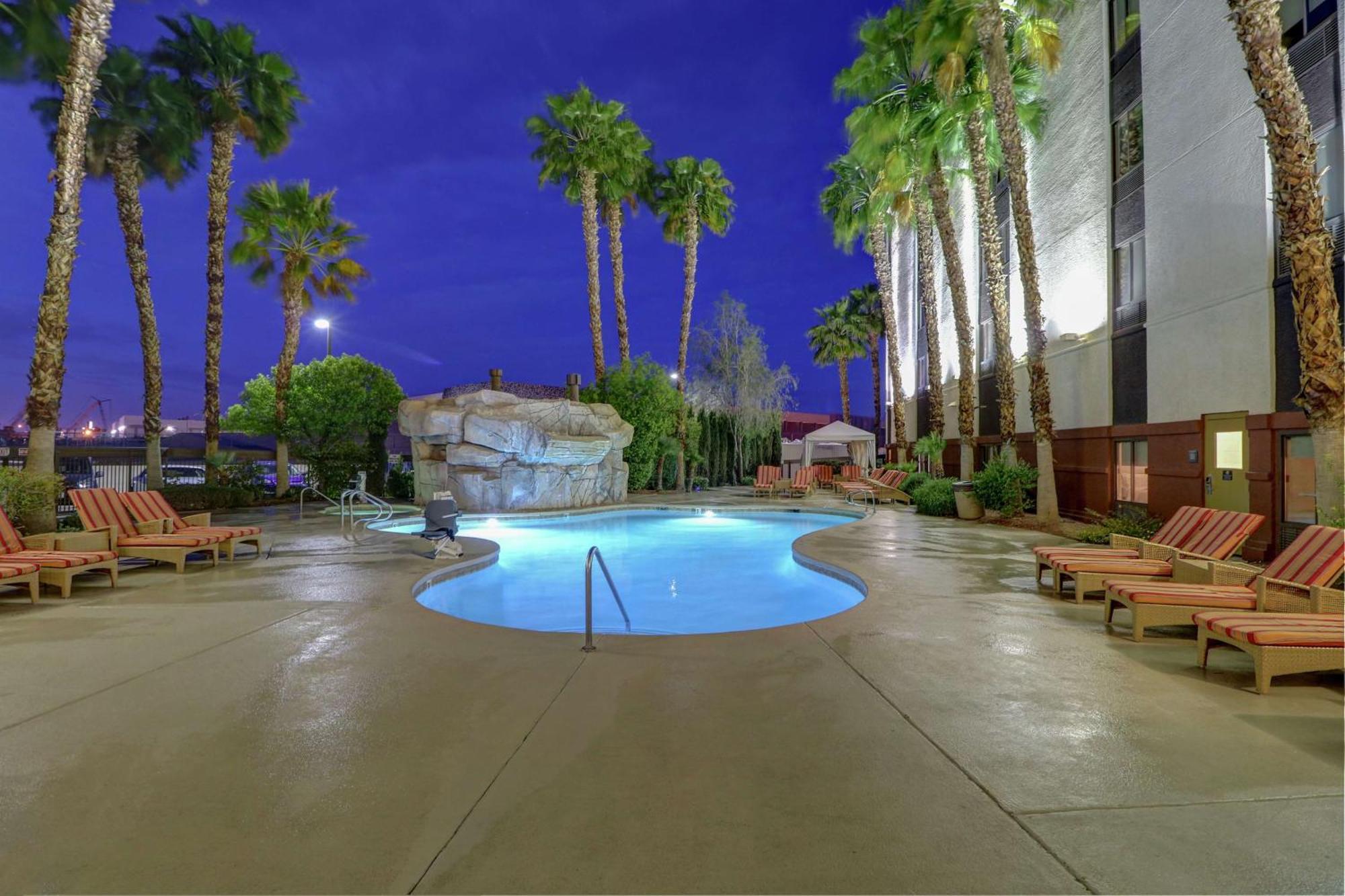 Hampton Inn Tropicana Las Vegas Exterior foto